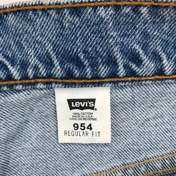 Levi’s 954 High-Rise Roll-Up Vintage Jean Shorts - 2/4